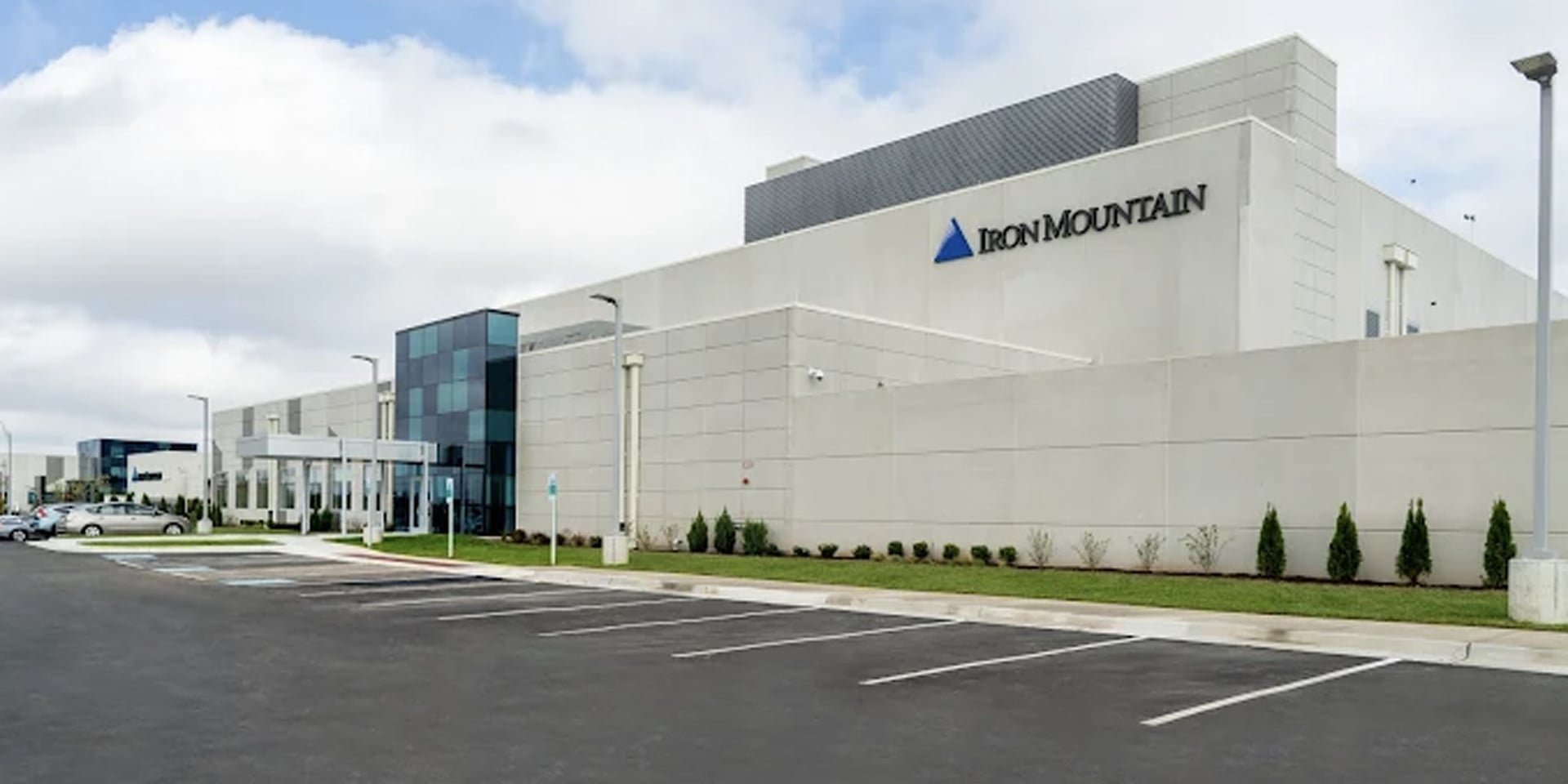 Iron Mountain VA-2 (IAD) Game Servers, Dedicated Servers, Bare-Metal Servers, Cloud Servers